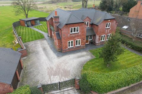 4 bedroom detached house for sale, Station Lane, Walton-on-Trent