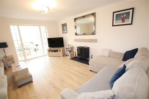 4 bedroom detached house for sale, Saxmundham Way, Clacton on Sea