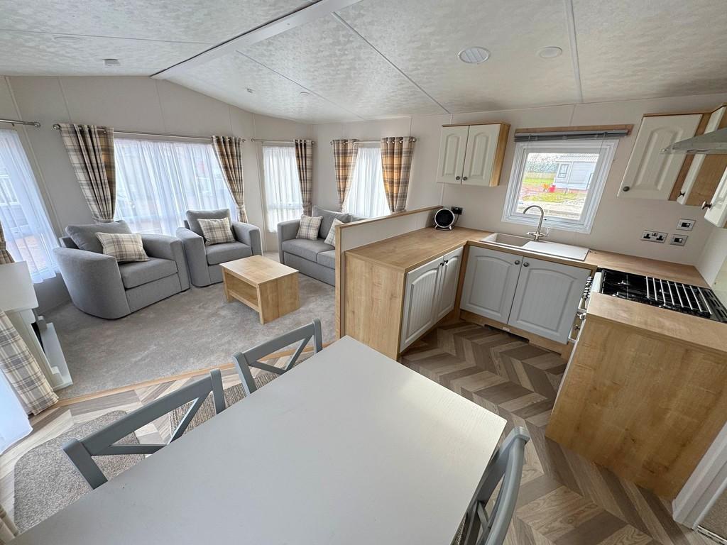 Kitchen to diner