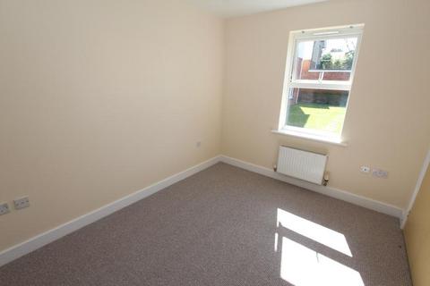 2 bedroom apartment to rent, Maybury Road, Woking GU21