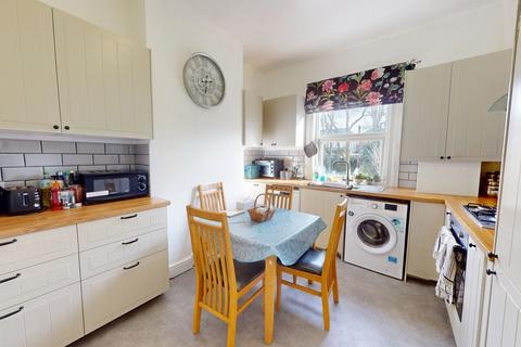 1 bedroom in a house share to rent, Beatrice Avenue, London SW16