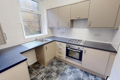 2 bedroom terraced house to rent, Grange Terrace, Bradford BD15