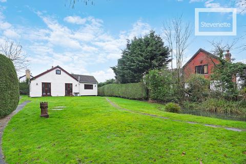 4 bedroom detached bungalow for sale, Epping Long Green, Epping Green