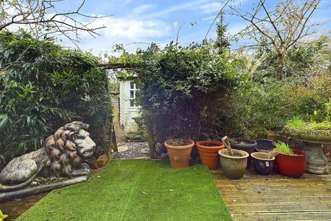 6 Eringden, Wilnecote, Tamworth, B77 4DA