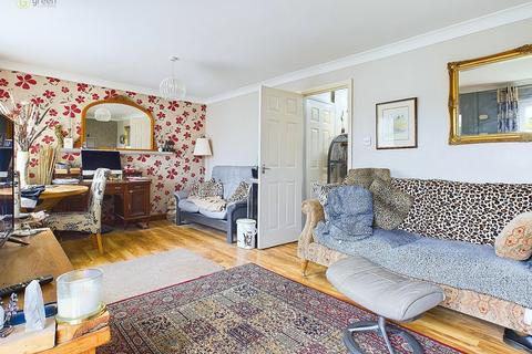 6 Eringden, Wilnecote, Tamworth, B77 4DA