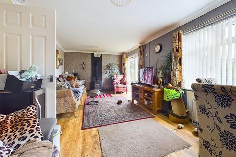 6 Eringden, Wilnecote, Tamworth, B77 4DA