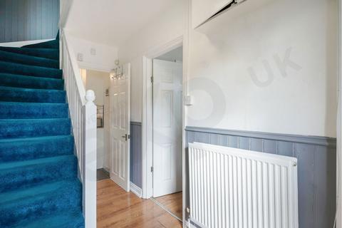 4 bedroom terraced house for sale, Blundell Road, Edgware HA8