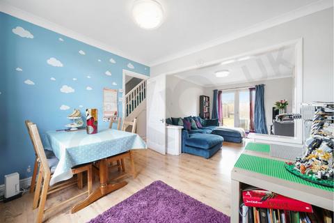 4 bedroom terraced house for sale, Blundell Road, Edgware HA8