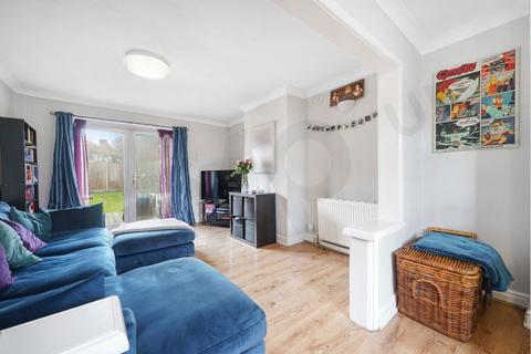 4 bedroom terraced house for sale, Blundell Road, Edgware HA8