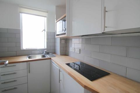 Studio to rent, Charterhouse Square, London EC1M