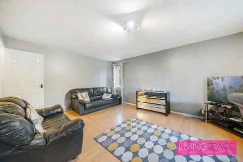 2 bedroom flat for sale, Chequers Close, Colindale