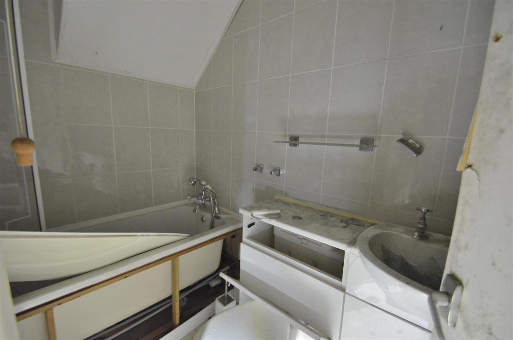 139 HS Bath.JPG