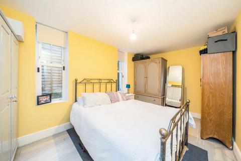 2 bedroom flat for sale, Lynette Avenue, London SW4