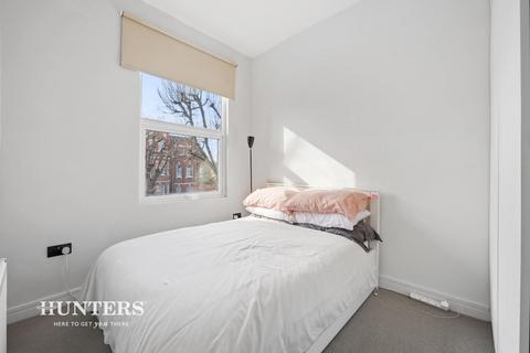 Flat D, 22 Park Avenue, London, NW2 5AP