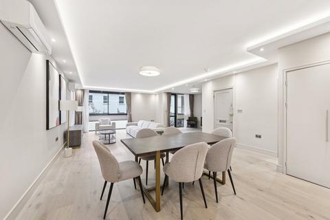 4 bedroom flat to rent, Audley Court, 32-34 Hill Street, Mayfair, London