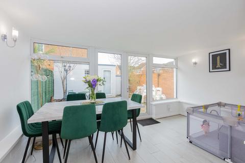 107 Blunden Drive, Slough, SL3 8WQ