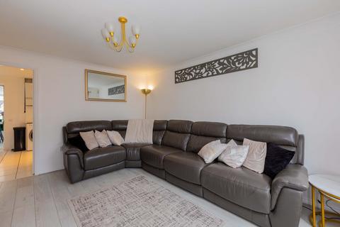 107 Blunden Drive, Slough, SL3 8WQ