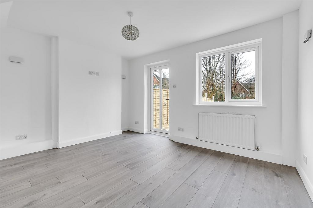 Living room/dining area