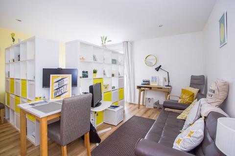 Studio for sale, Ferry Court, Cardiff