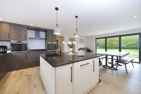 10 Brookside, Cranleigh, GU6 8DA