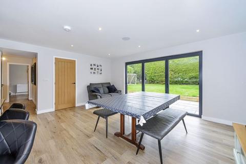 10 Brookside, Cranleigh, GU6 8DA