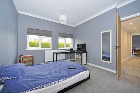 10 Brookside, Cranleigh, GU6 8DA
