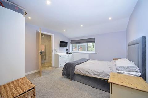 10 Brookside, Cranleigh, GU6 8DA