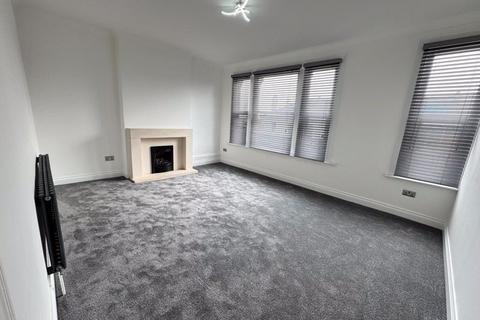 3 bedroom apartment to rent, Broadway, Leigh-On-Sea