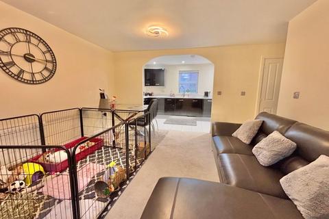 2 bedroom apartment for sale, Horseshoe Crescent , Great Barr, Birmingham. B43 7BL