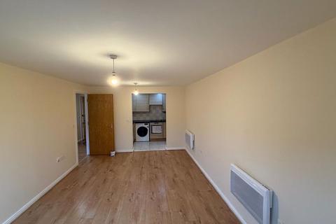 1 bedroom apartment to rent, Highfield Road, Feltham