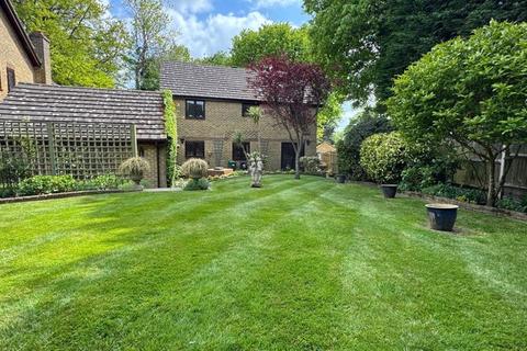 4 bedroom detached house for sale, Tadworth