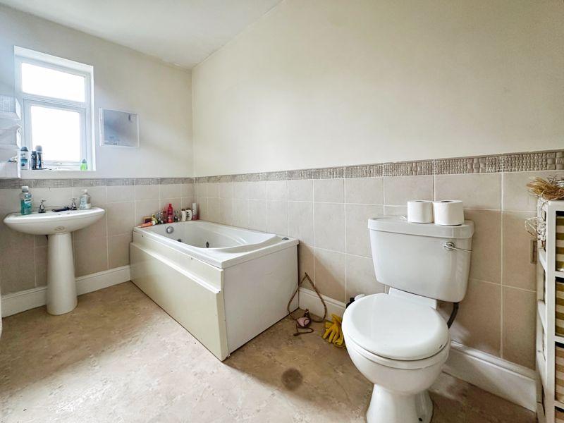 Master En Suite 1