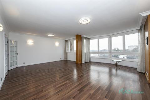 4 bedroom flat to rent, CASTLEACRE, HYDE PARK CRESCENT, London, W2