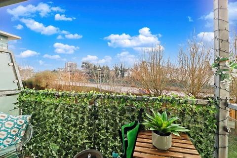 2 bedroom apartment to rent, Adlington House, Brentwood