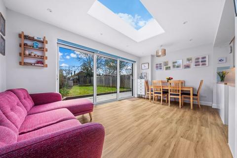 90 Grafton Road, Worcester Park, KT4 7QR