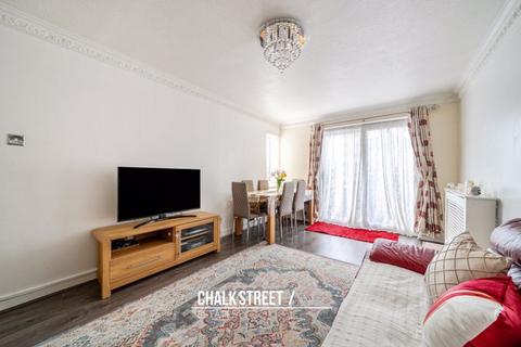 2 bedroom ground floor flat for sale, Sandown Court, Rainham Road South, Dagenham, RM10