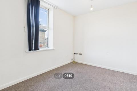 1 bedroom apartment to rent, Peel Court, 150 Spring Bank, HU3 1QW