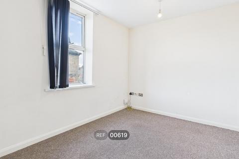1 bedroom apartment to rent, Peel Court, Spring Bank, HU3 1QW