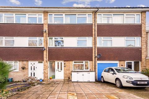 3 bedroom apartment for sale, Bedster Gardens. West Molesey, KT8