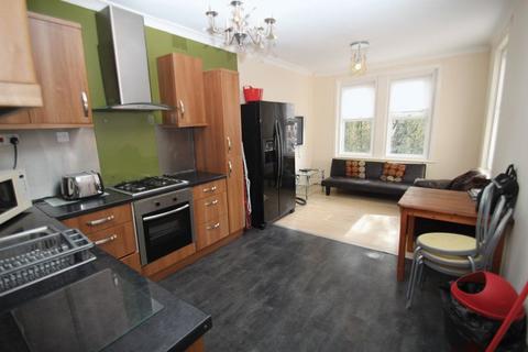 3 bedroom flat to rent, 13 Alma Road, Bournemouth BH9