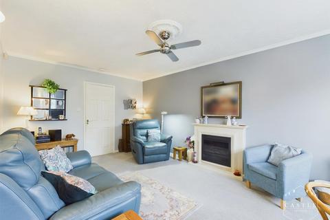 18 Sutton Close, Hinckley, LE10 1TW