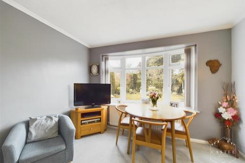 18 Sutton Close, Hinckley, LE10 1TW
