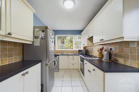 18 Sutton Close, Hinckley, LE10 1TW