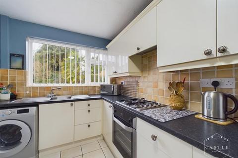 18 Sutton Close, Hinckley, LE10 1TW