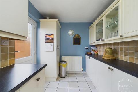 18 Sutton Close, Hinckley, LE10 1TW