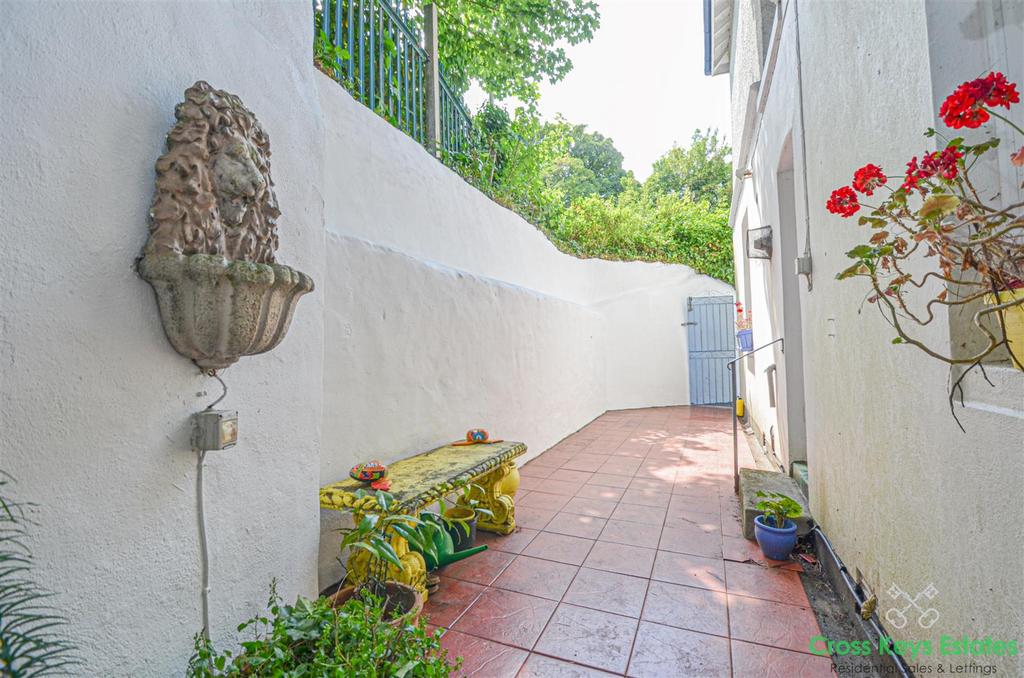 Courtyard Gardens