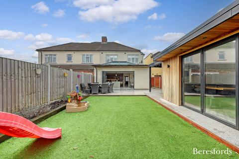 73 Redden Court Road, Romford, RM3 0UR
