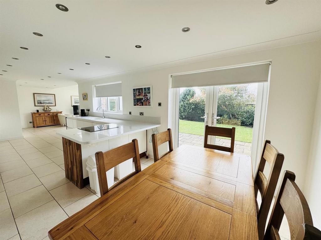 Kitchen Diner Living Area