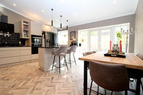 3 bedroom semi-detached house for sale, Farley Hill, South Luton, Luton, Bedfordshire, LU1 5EG