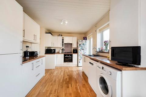 40 Cuxton Close, Bexleyheath, DA6 8JN